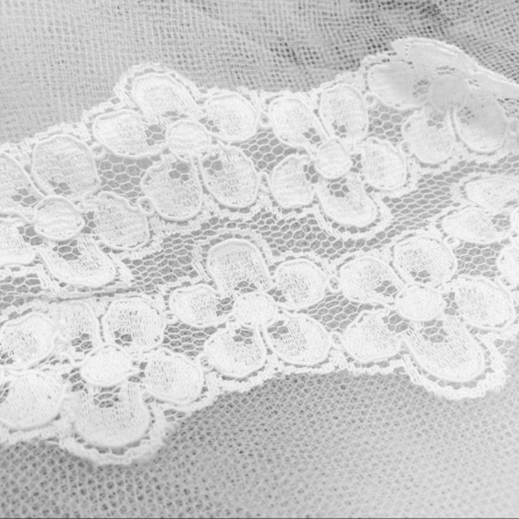 VINTAGE Lace Wedding Dress and Veil - Picture 6 of 11